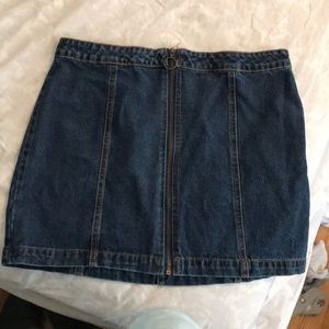 Zip denim skirt